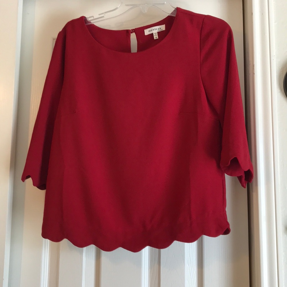 Crimson scallop top